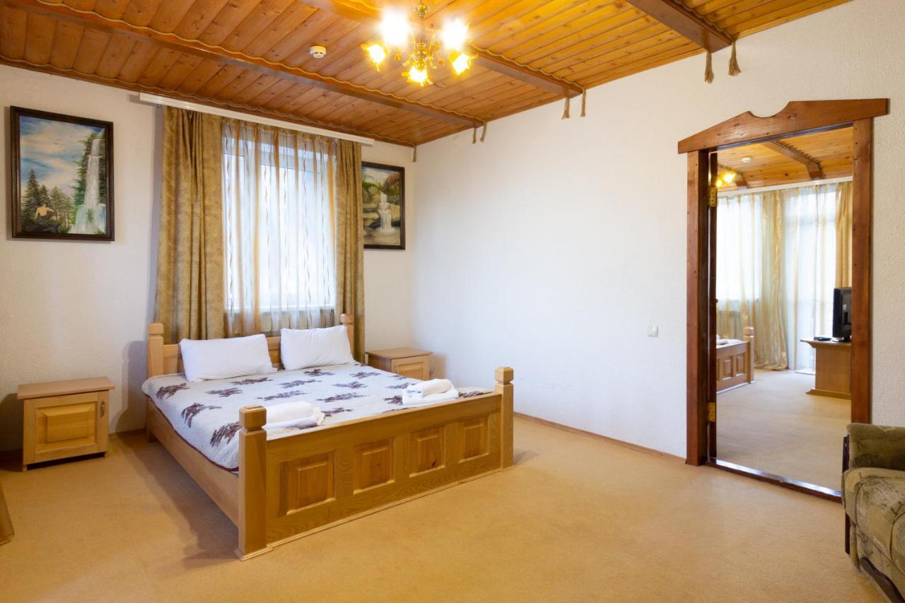 У Мар'Яни І Назара Hotel Yaremche Exterior photo